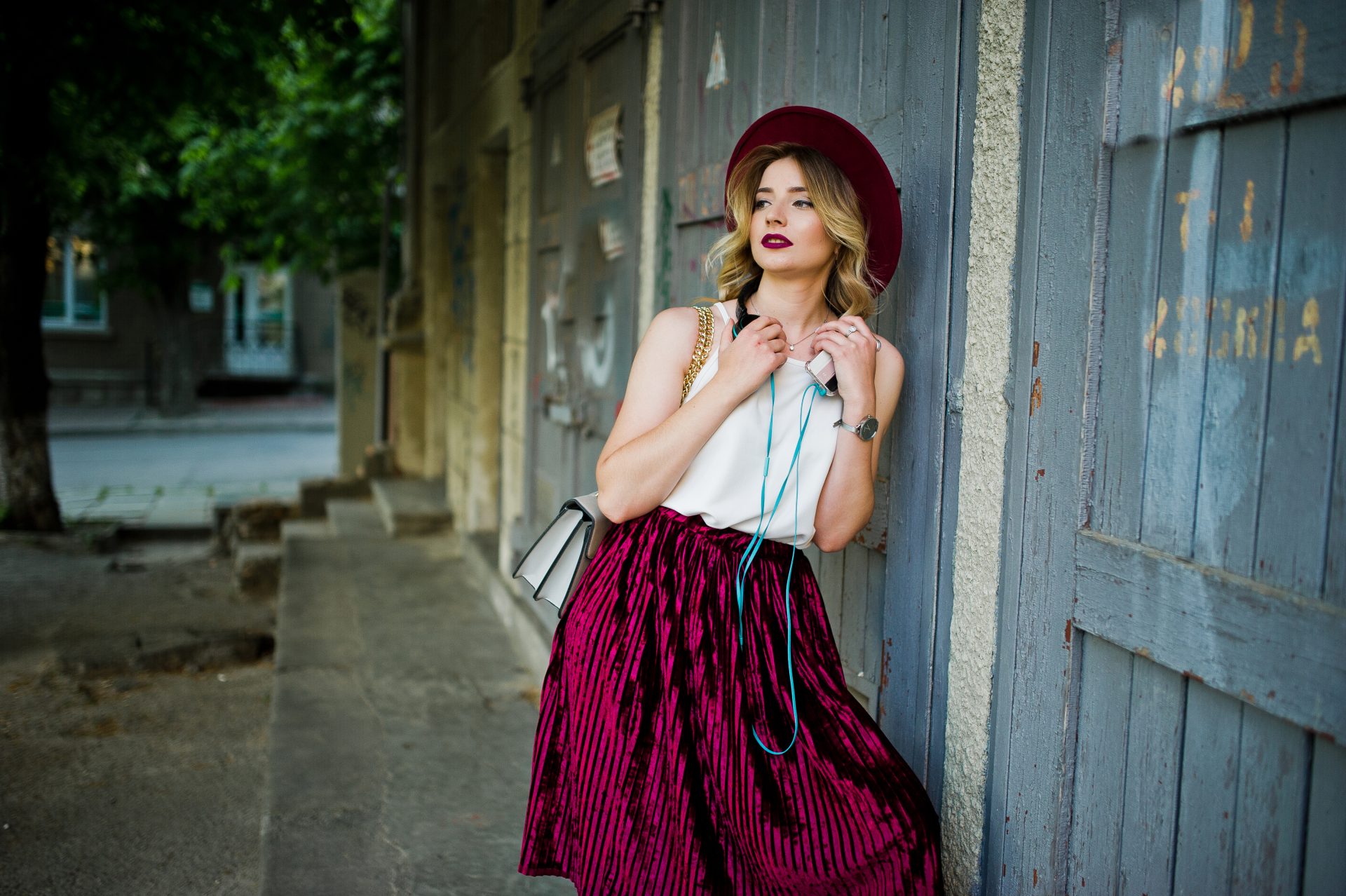 Elevate your style with bohemian layering! Mix textures, play with proportions, and accessorize thoughtfully. Embrace flowing fabrics and earthy tones for that carefree look. Discover must-have staples! #Bohemian #Essentials #Layering #Carefree #Thoughtful