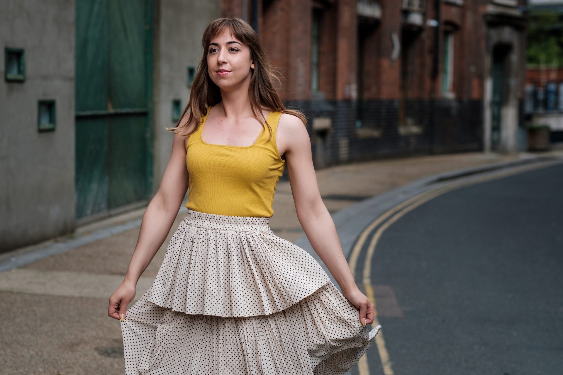 Unlock the allure of vintage fashion! Mix retro pieces with modern styles for a stunning look. Try high-waisted jeans with a vintage blouse or a classic leather jacket over a midi dress. #Retro #Revival #Vintage #Modern #FashionTips