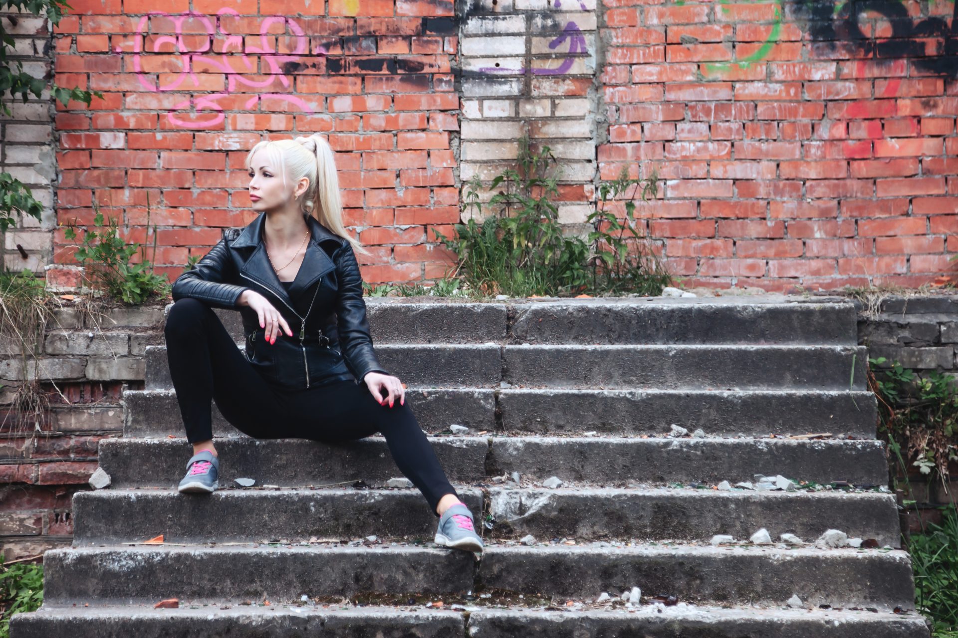 We're loving this edgy-casual look! A sleek leather jacket paired with comfy trainers creates the perfect urban ensemble. But there's a trick to nailing this contrast - discover our top styling secrets and shopping guide for achieving this effortlessly cool vibe on the blog. Don't we all need that perfect leather jacket? #Urban #Street #Mastering #Casual #Leather #Jacket #Perfect #Savvy #PinterestIdeas