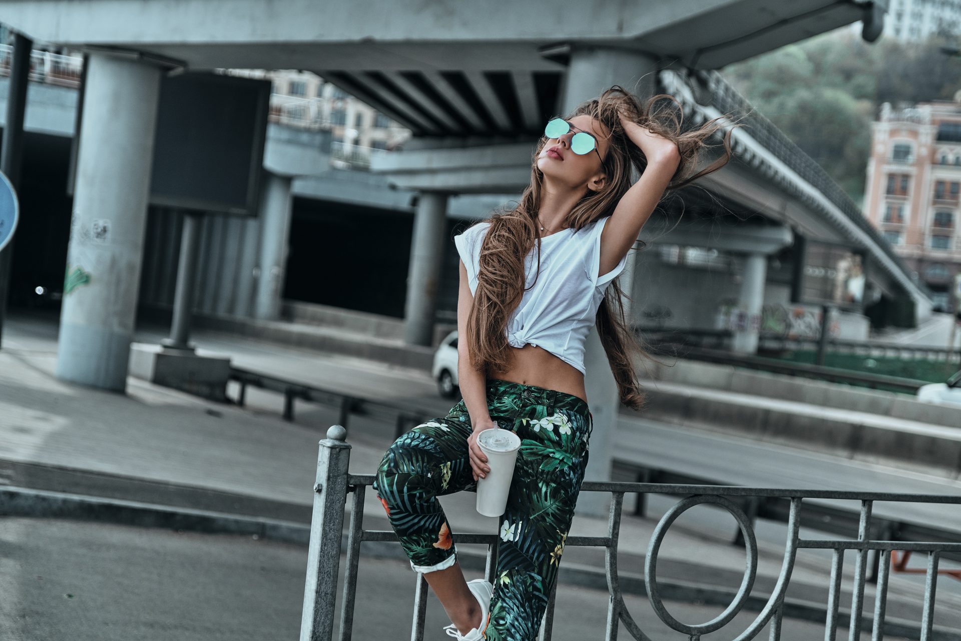 Discover how to master eco-chic fashion in London. Pair vintage pieces with modern accessories for a stunning look. Embrace sustainability and style! #Sustainable #Threads #EcoChic #FashionTips #LondonStyle