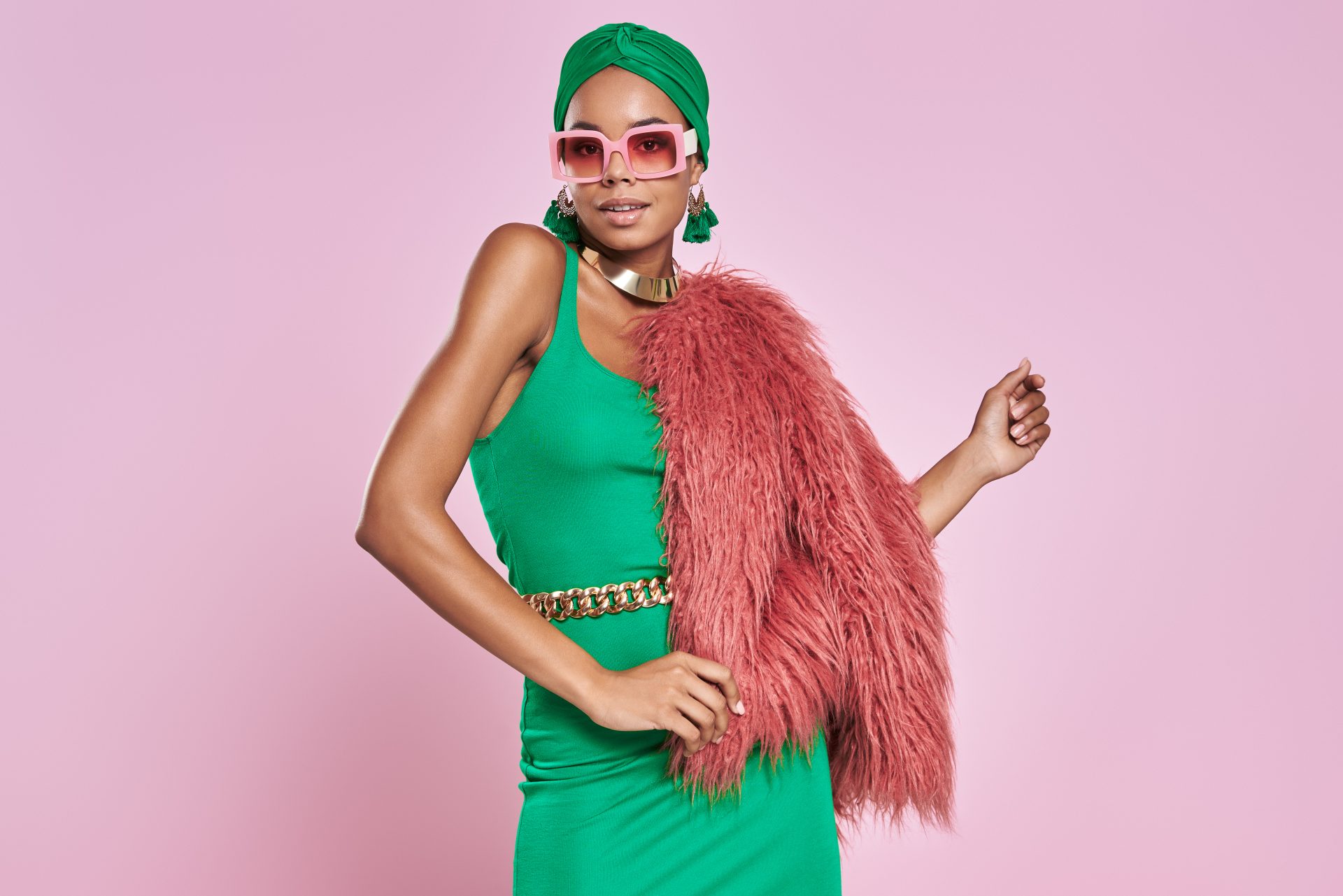 Discover how to style vintage finds for a modern look! Pair chic retro dresses with contemporary accessories for a timeless vibe. Explore outfit ideas that blend old and new. #Vintage #Finds #Timeless #Trends #FashionInspo