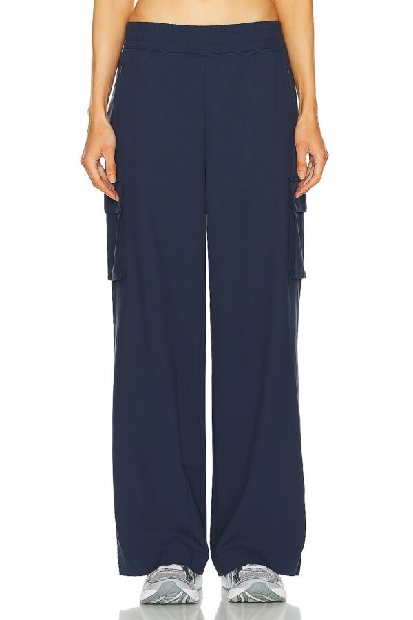 Beyond Yoga City Chic Cargo Pant in Nocturnal Navy - Navy. Size S (also in ).