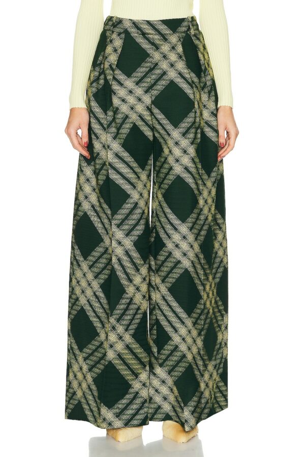 Burberry Tailored Pant in Primrose - Dark Green. Size 4 (also in ).