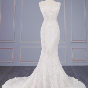 Ivory Wedding Dresses With Train Sleeveless Backless Lace Square Neck Long Bridal Gowns