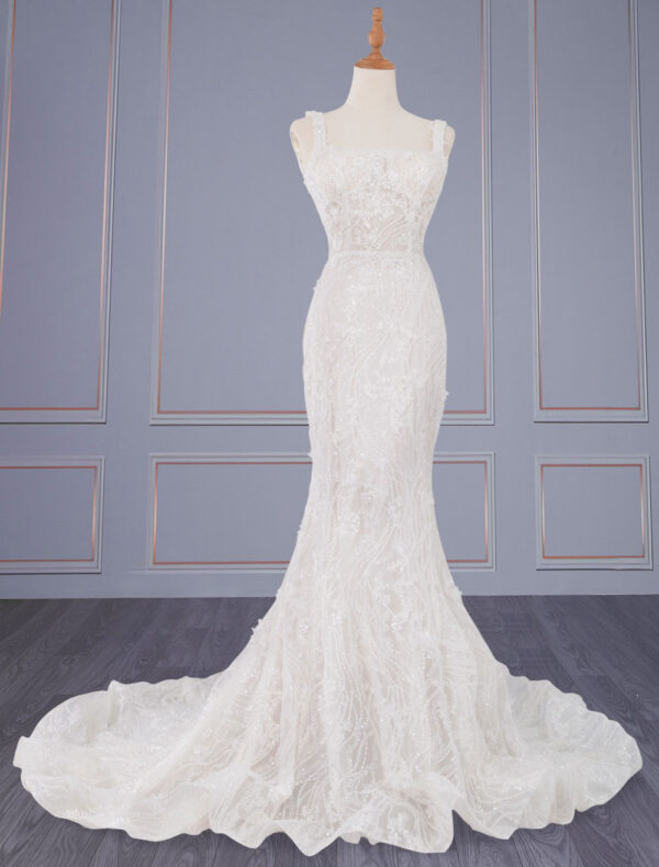 Ivory Wedding Dresses With Train Sleeveless Backless Lace Square Neck Long Bridal Gowns