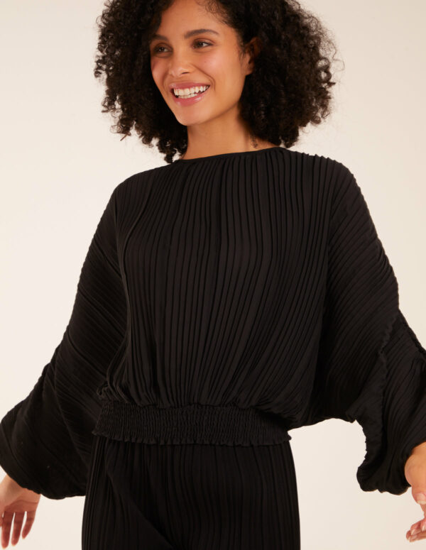 Long Sleeve Pleated Top - S / BLACK