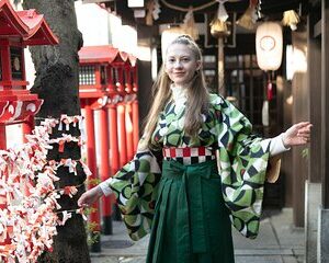 Private Antique Kimono and Hakama Dressing at a Hidden Salon