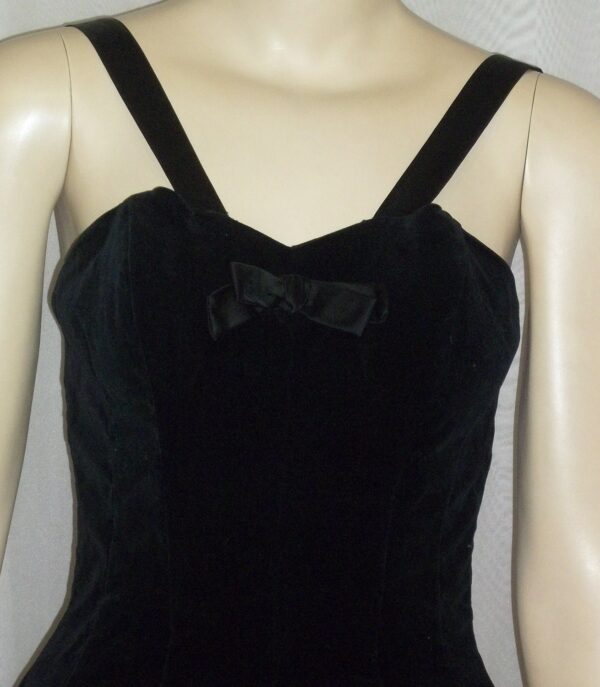 Vintage 1950's Full Circle Skirt Black Velvet Cocktail Formal Dress Small