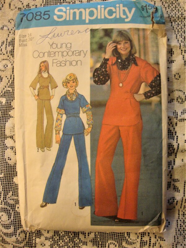 Vintage 1970's Sewing Pattern Simplicity 7085 Pullover Top Long Sleeve Blouse & Flared Pants