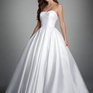 White Bridal Dress Strapless Sleeveless Backless Natural Waist With Train Long Bridal Gowns