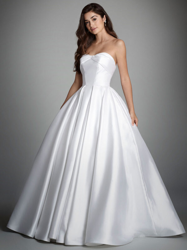 White Bridal Dress Strapless Sleeveless Backless Natural Waist With Train Long Bridal Gowns