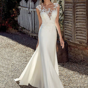 White Simple Wedding Dress White Chiffon Illusion Neckline Sleeveless Court Train Applique Sheath Bridal Gowns