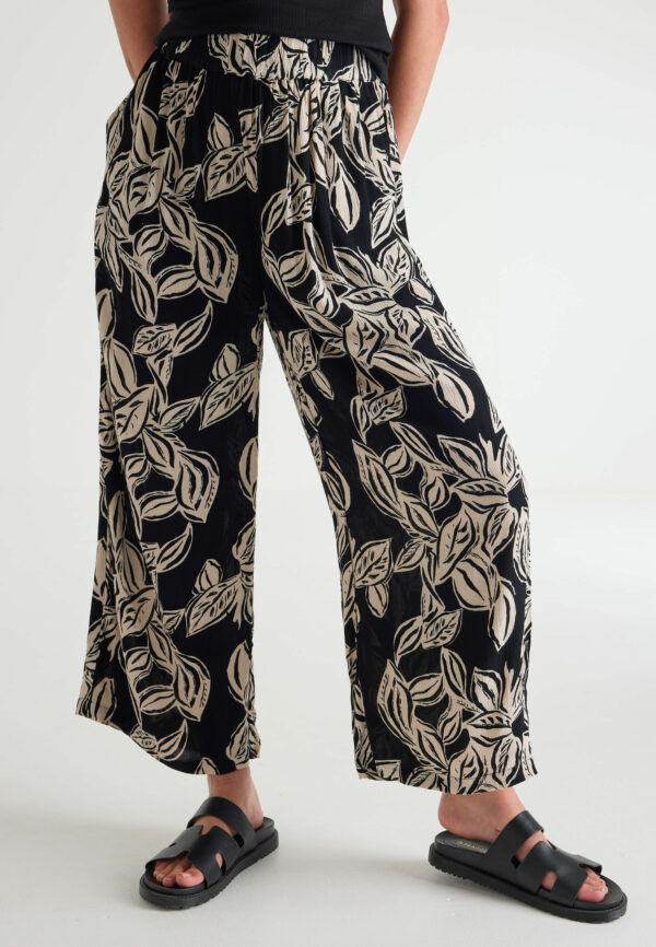 Womens Black Leaf Print Crinkle Culottes