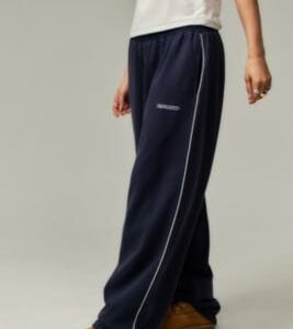 iets frans. Navy Harri Baggy Joggers - Blue M at Urban Outfitters