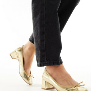 ASOS DESIGN Wide Fit Steffie bow detail mid block heeled shoes in gold