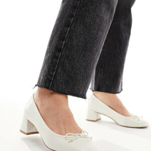 ASOS DESIGN Wide Fit Steffie bow detail mid block heeled shoes in white