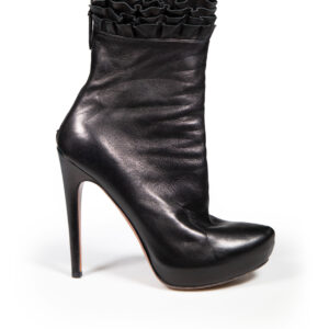 Ala�a Black Leather Ruffle Platform Boots