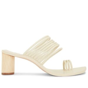 A'mmonde Atelier Alessandra Block Heel in Ivory. Size 6.