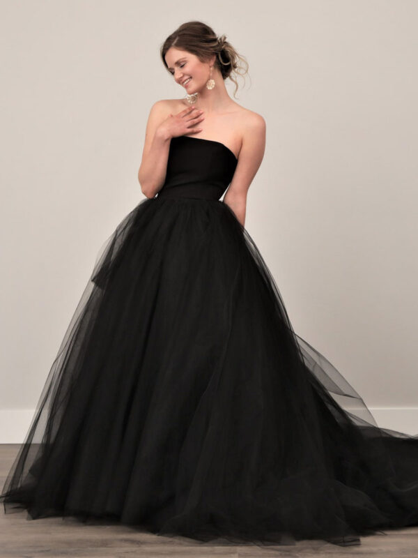 Black Loyal Wedding Dresses A Line Sleeveless Backless Lace With Train Bridal Gown