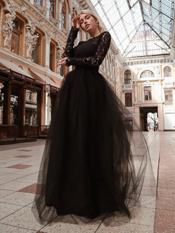 Black Loyal Wedding Dresses Lace A-Line Jewel Neck Long Sleeves Backless Lace Floor-Length Bridal Gown