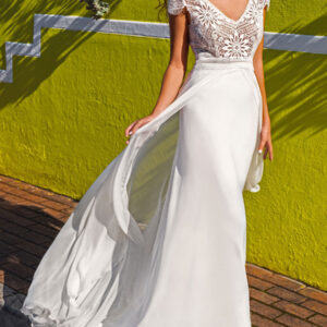 Ivory Boho Wedding Dress 2024 Lace A-Line With Train Backless Short Sleeves V-Neck Wedding Dresses