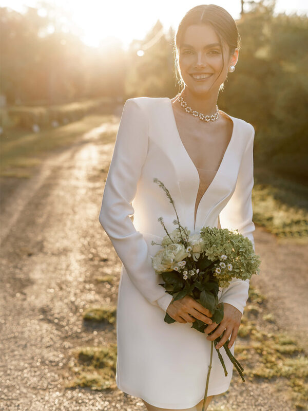 Short Wedding Dress V-Neck Long Sleeves Sheath Short Bridal Gowns