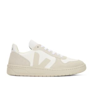 Veja V-10 Sneakers in White Natural & Pierre - Nude. Size 45 (also in 40, 41, 42, 43, 44).