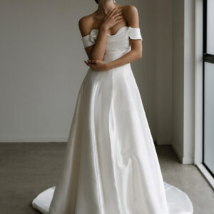 Vintage Wedding Dress Strapless Sleeveless Natural Waist Satin Fabric With Train Bridal Dress