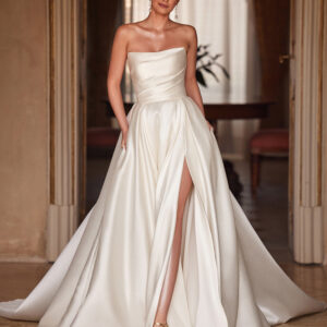 Vintage Wedding Dresses Strapless Sleeveless Natural Waist Satin Fabric With Train Pockets Bridal Gowns