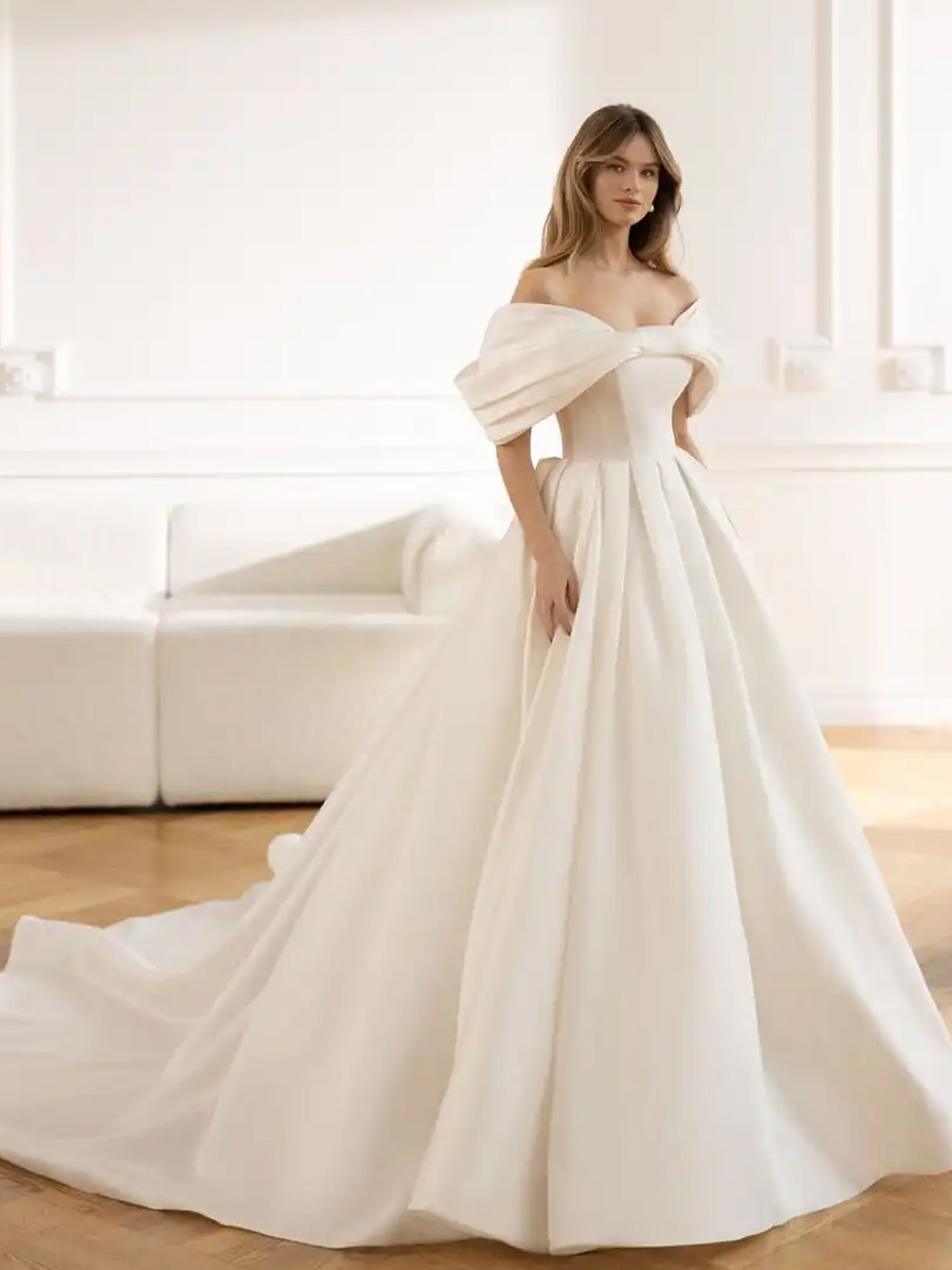 Vintage Wedding Dresses Strapless Sleeveless Natural Waist Satin Fabric With Train Pockets Bridal Dress