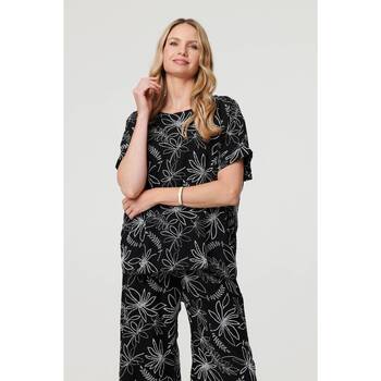 Izabel London Floral Relaxed Short Sleeve Top women's Blouse in Black