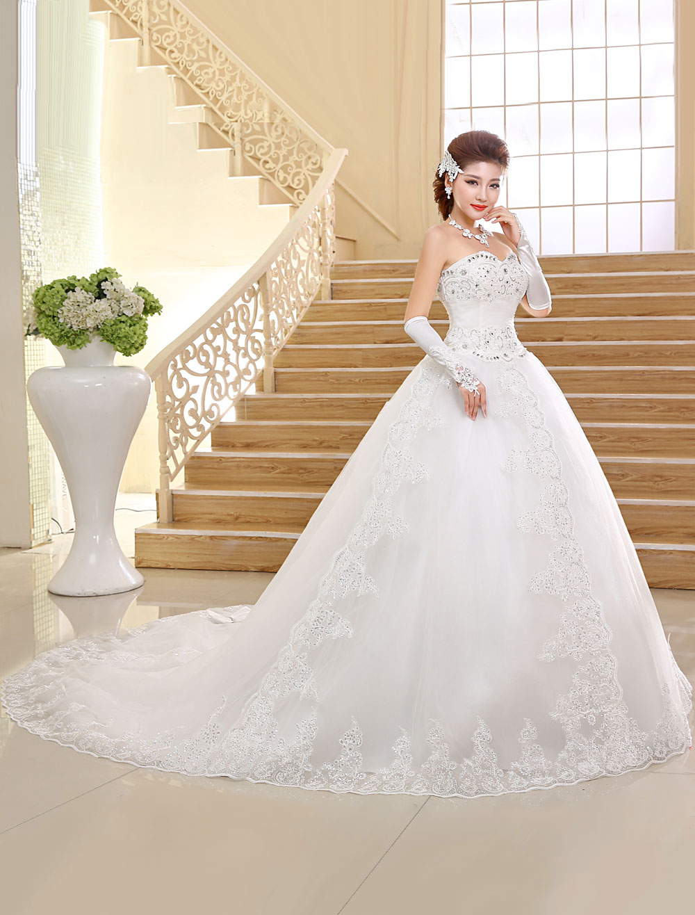Princess Wedding Dresses Strapless Ball Gown Bridal Dress Lace Applique Sweetheart Neckline Sequins Beading Ivory Long Train Bridal Gown