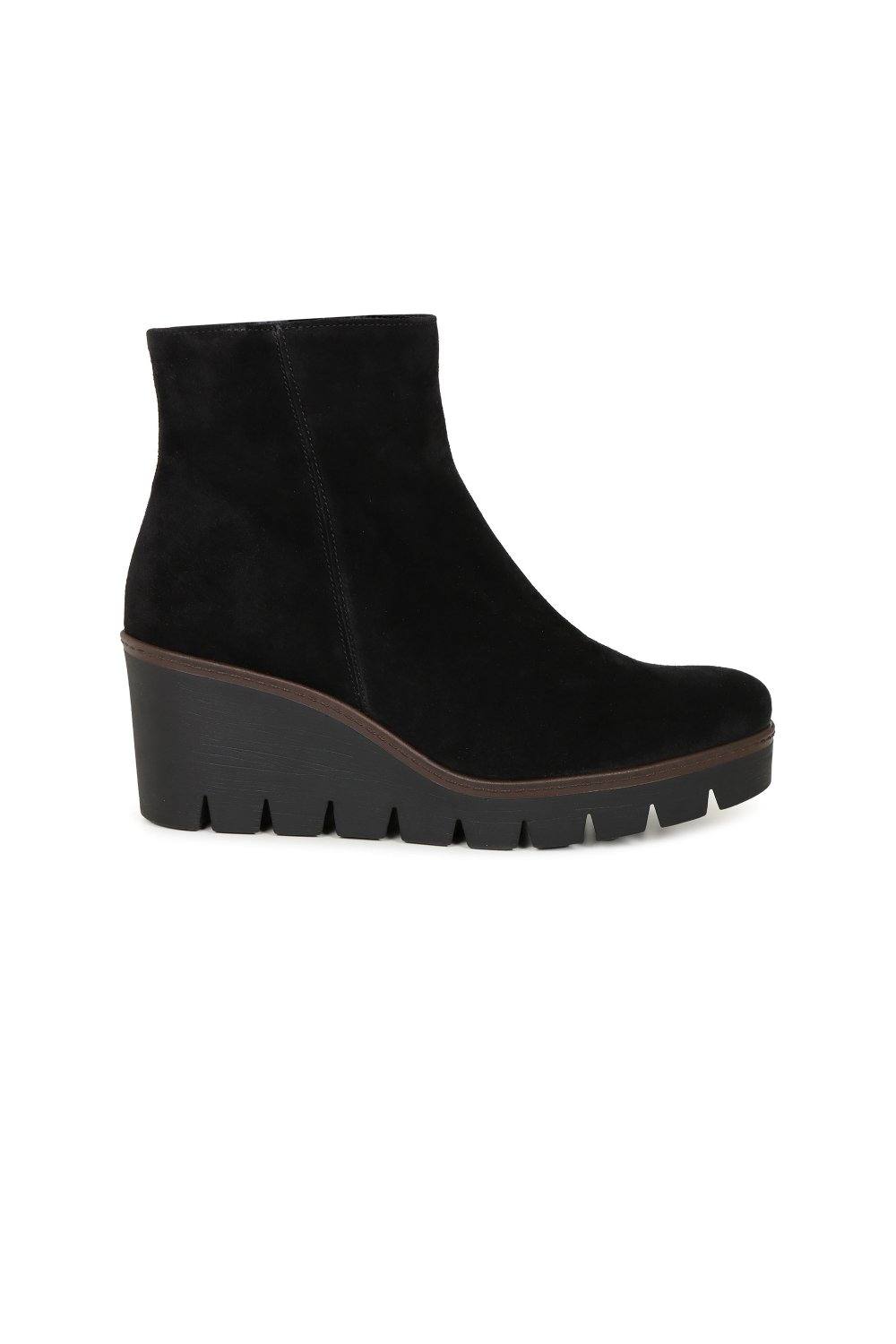 Gabor 'utopia' Chunky Wedge Heel Ankle Boots In Jet Black