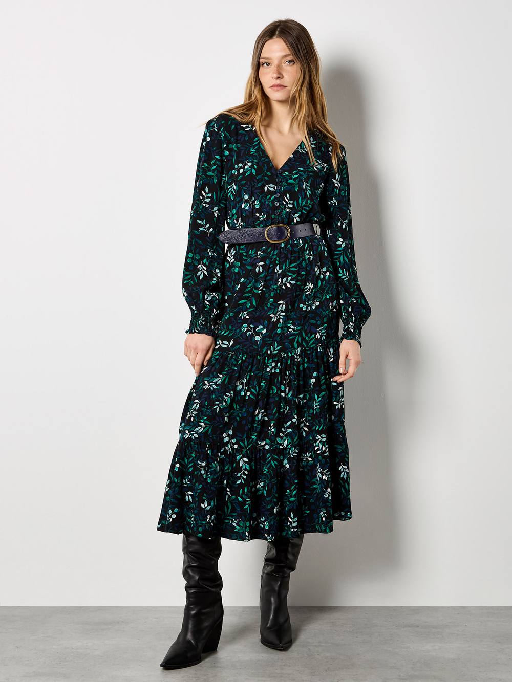 Apricot Eucalyptus Leaf Print Maxi Dress In Black