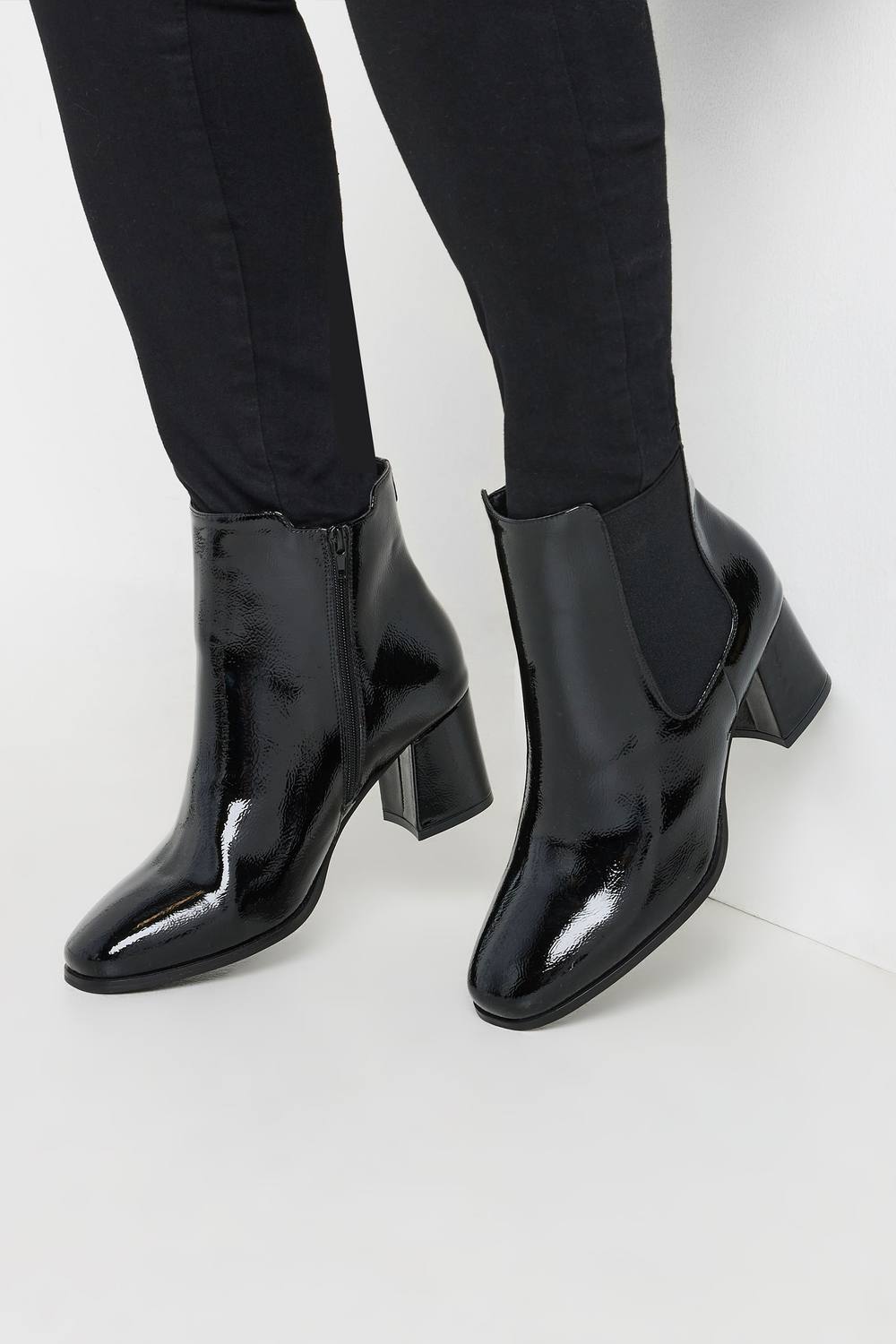 Yours Block Heel Chelsea Boots In Extra Wide Eee Fit In Black