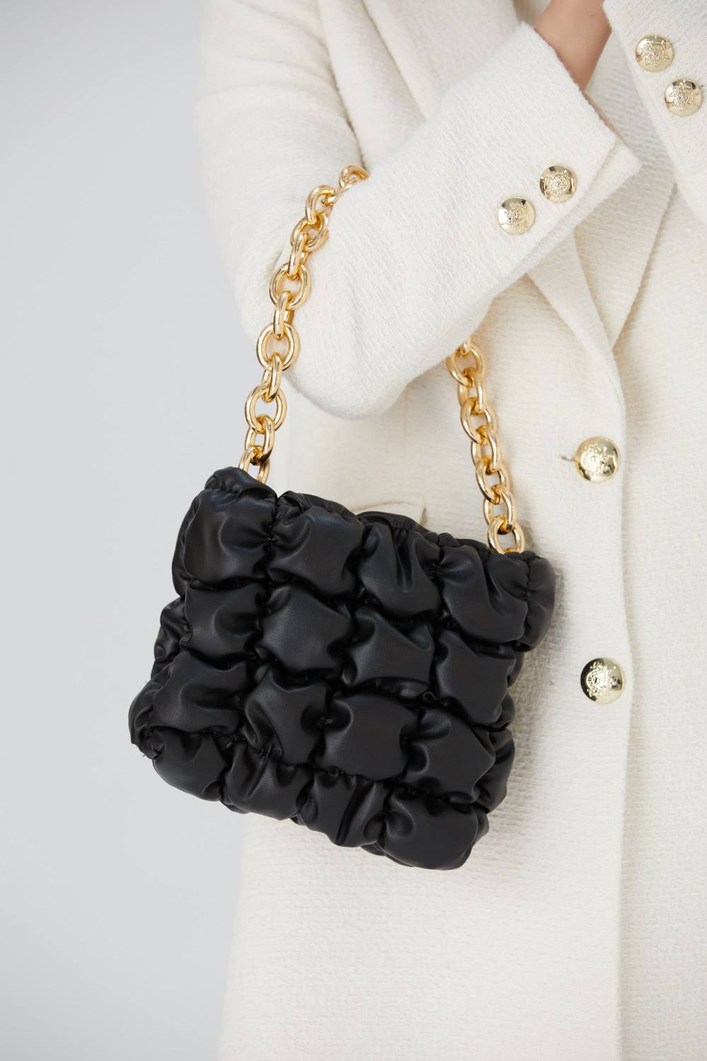 Belissh Women's Puffy Quilted chunky Chain Handbag in Black