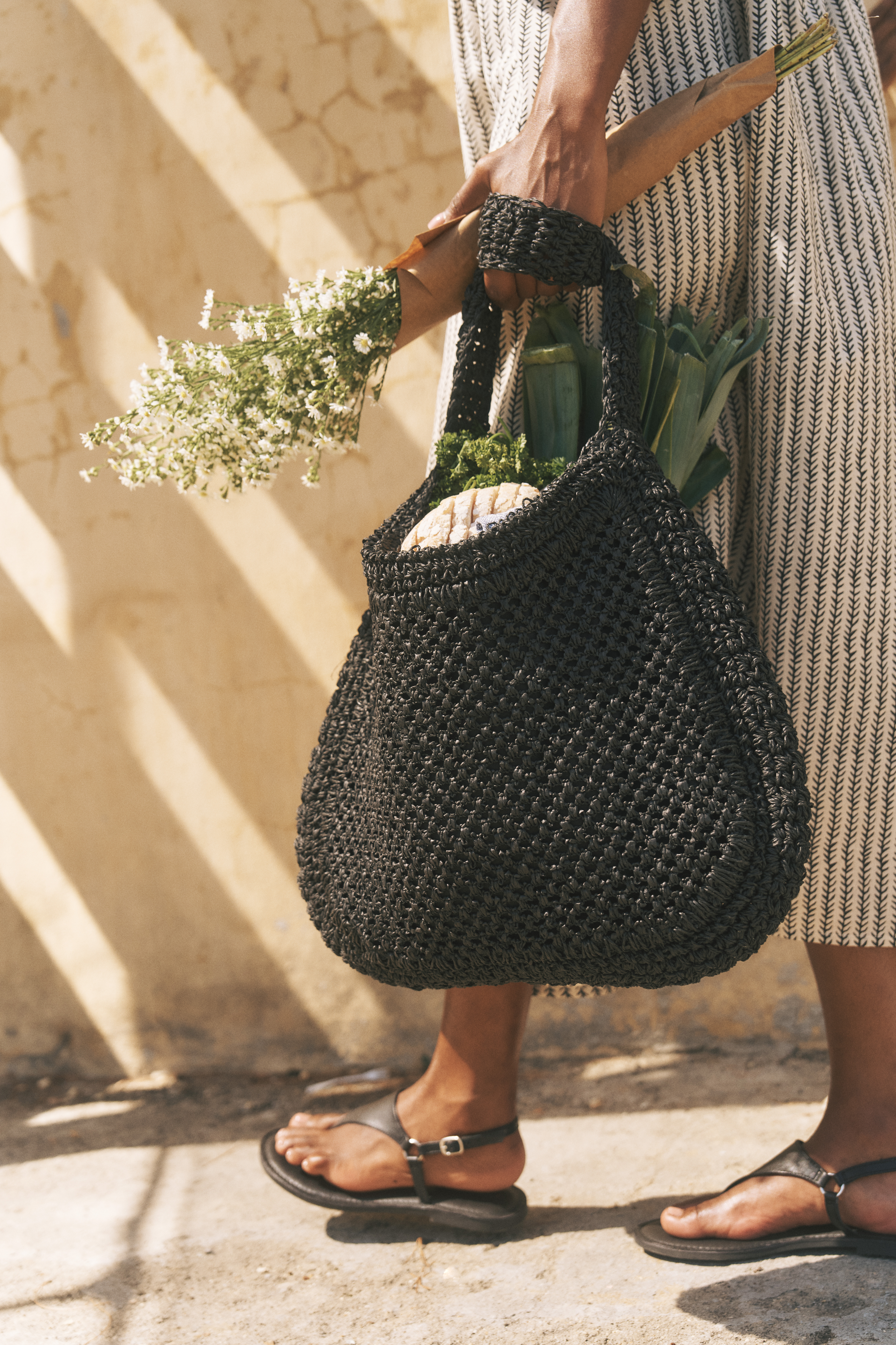 Hari Scoop Raffia Shoulder Bag Black