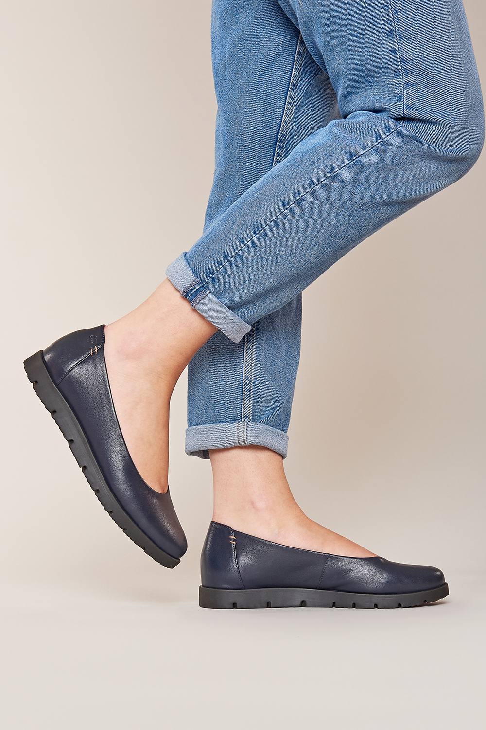 Moshulu 'jin' Leather Flat Slip On Shoes In Indigo