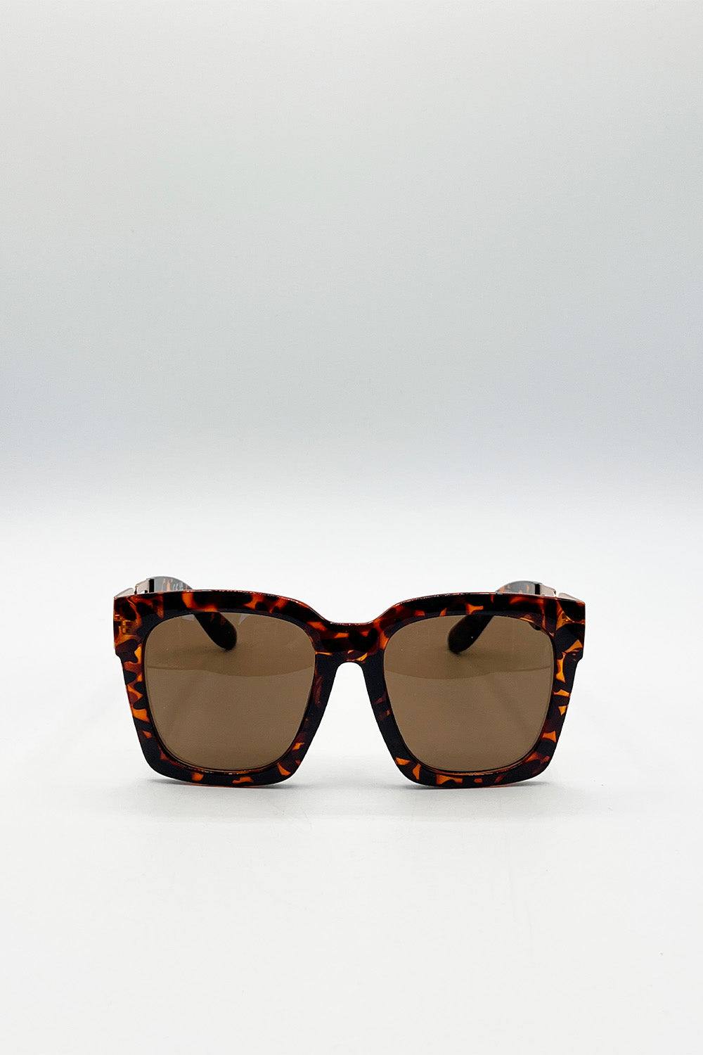 Svnx Oversized Sunglasses With Gold Chain Detail In Brown