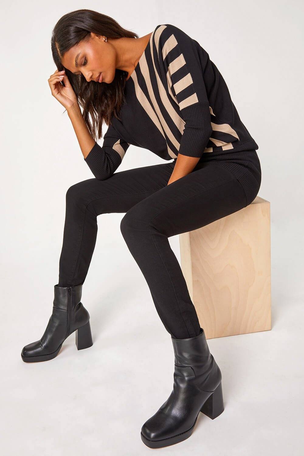 Roman Contrast Stripe Print Knit Jumper In Black