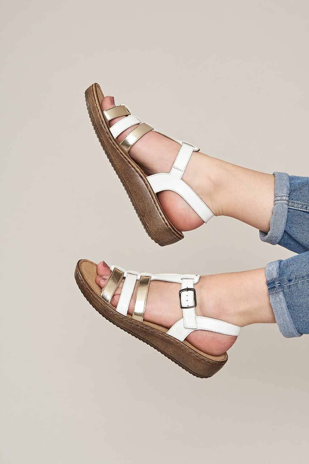 Moshulu 'paradas' Platform Wedge Strappy Sandals In White