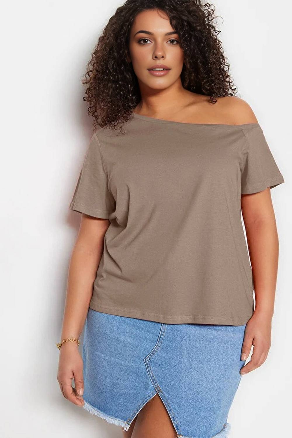 Wovcor Off The Shoulder Relaxed Fit Short Sleeve Top In Taupe
