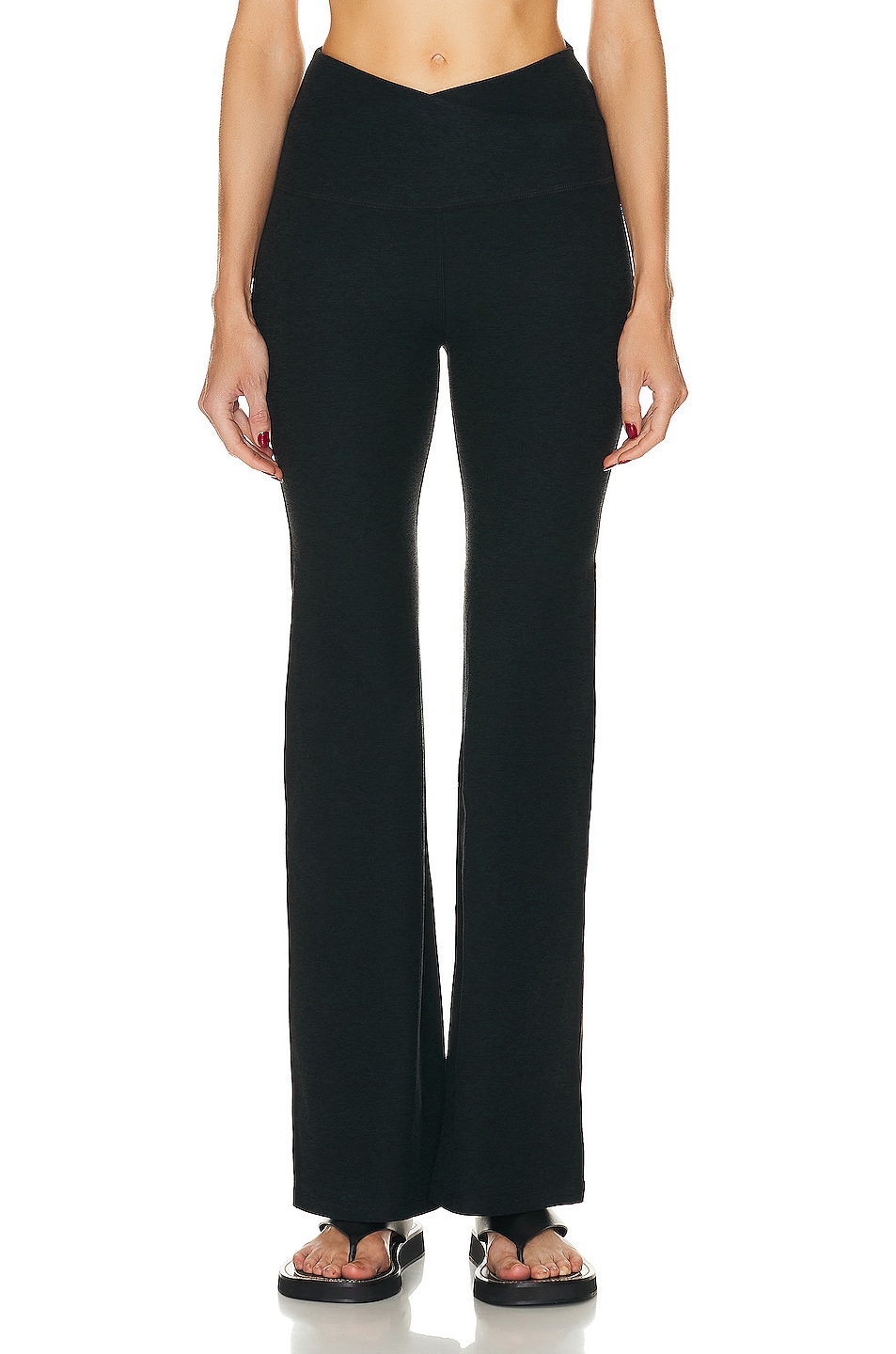 Beyond Yoga Spacedye At Your Leisure Bootcut Pant in Darkest Night - Charcoal. Size XS (also in ).