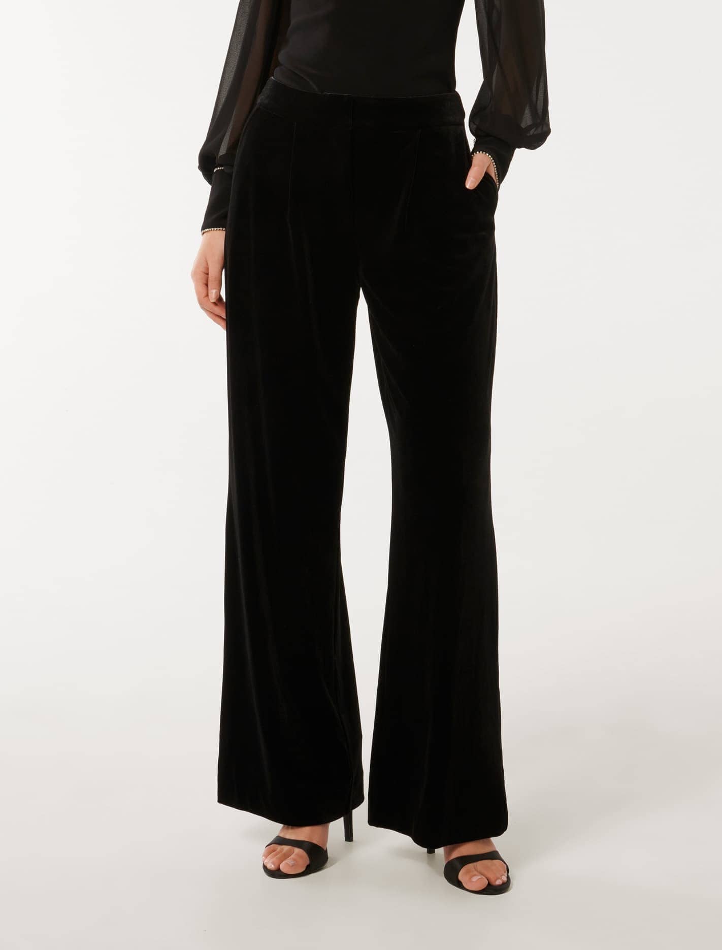 Forever New Women's Anastasia Velvet Wide-Leg Trousers in Black, Size 6 Polyester/Elastane