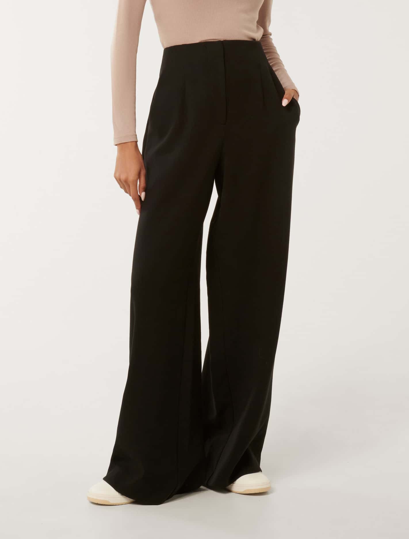 Forever New Women's Freya Petite High-Waisted Wide-Leg Trousers in Black, Size 4 Polyester/Viscose/Elastane