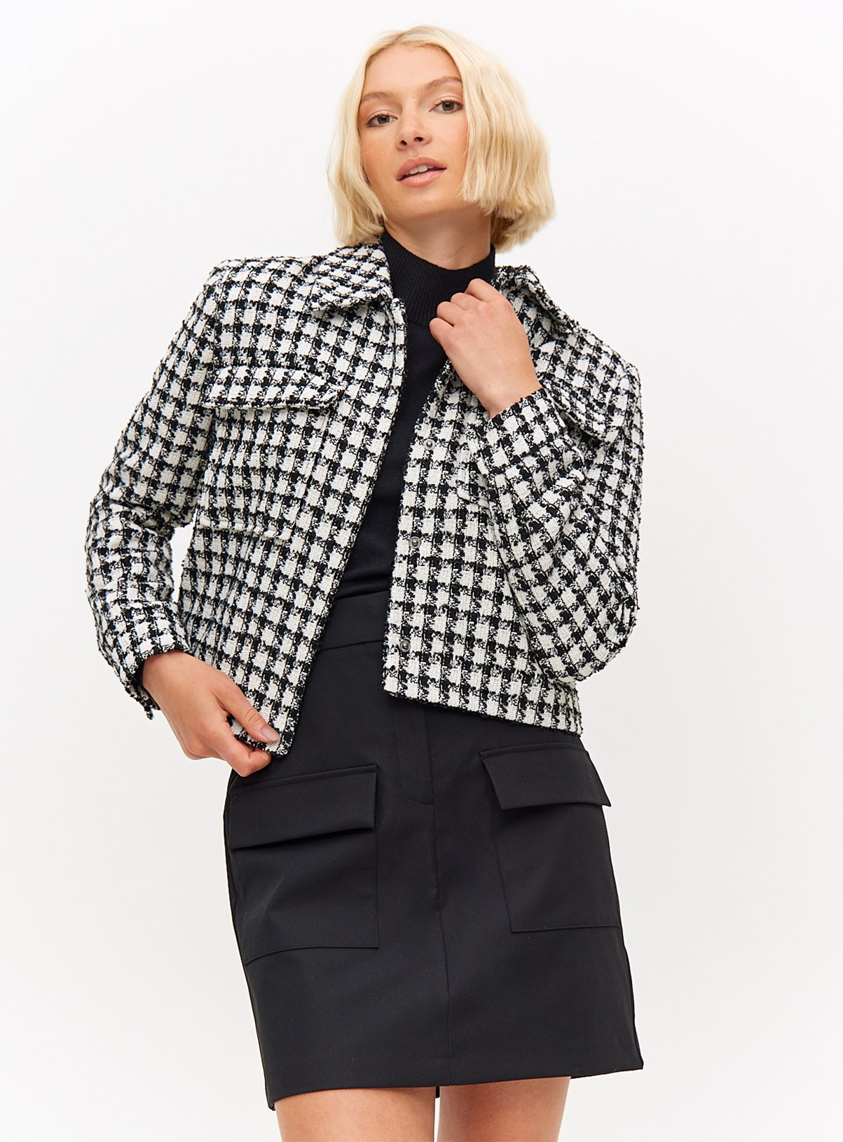 Monochrome Dogtooth Cropped Blazer