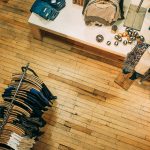 We're loving this peek into an eco-friendly boutique! Spot the mix of textures: cozy knits, sleek denim, and that fab leopard print top. But there's more to sustainable style than meets the eye. Discover our top styling tricks and where to shop consciously on the blog. Ready to revolutionise your wardrobe?