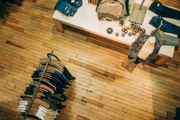 We're loving this peek into an eco-friendly boutique! Spot the mix of textures: cozy knits, sleek denim, and that fab leopard print top. But there's more to sustainable style than meets the eye. Discover our top styling tricks and where to shop consciously on the blog. Ready to revolutionise your wardrobe?