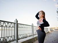 We're loving this riverside athleisure look! Sleek grey leggings paired with a striped sports bra and black cardigan create a stylish yet comfy ensemble. Our favourite trick? The pop of coral adds a trendy edge. Discover more waterfront fashion tips on the blog!