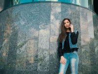 We're loving this chic denim-on-denim look! Our favourite way to style distressed jeans? Pair with a cropped denim jacket and black top for instant urban edge. Want to know how to nail this look every time? Pop over to the blog for our complete styling guide and insider tips. Don't we all need a bit of effortless cool in our wardrobes?